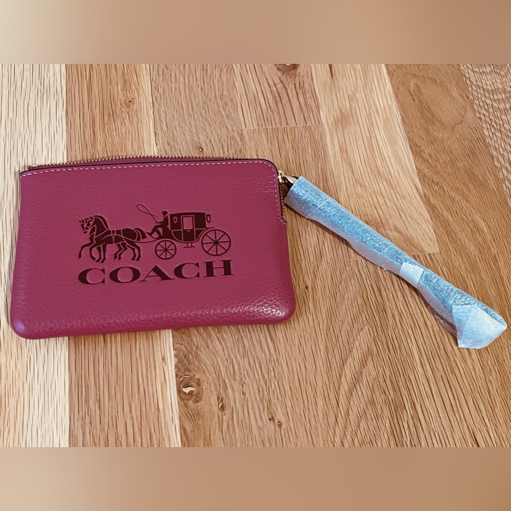 NWOT Coach Corner Zip Wristlet with Horse and Carriage